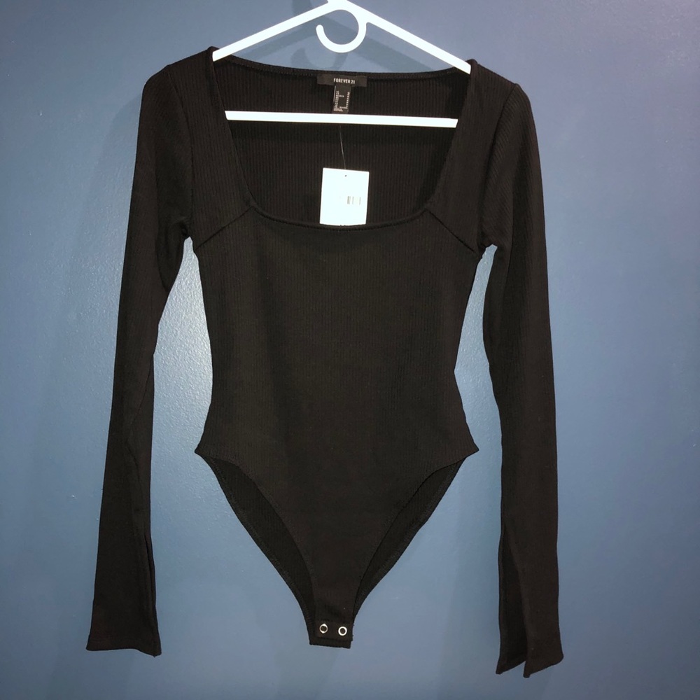 NWT F21 Black Bodysuit Ribbed w/ Vented-Sleeve - Picture 2 of 8